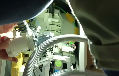 Замена сливного шланга Samsung WF60F1R0